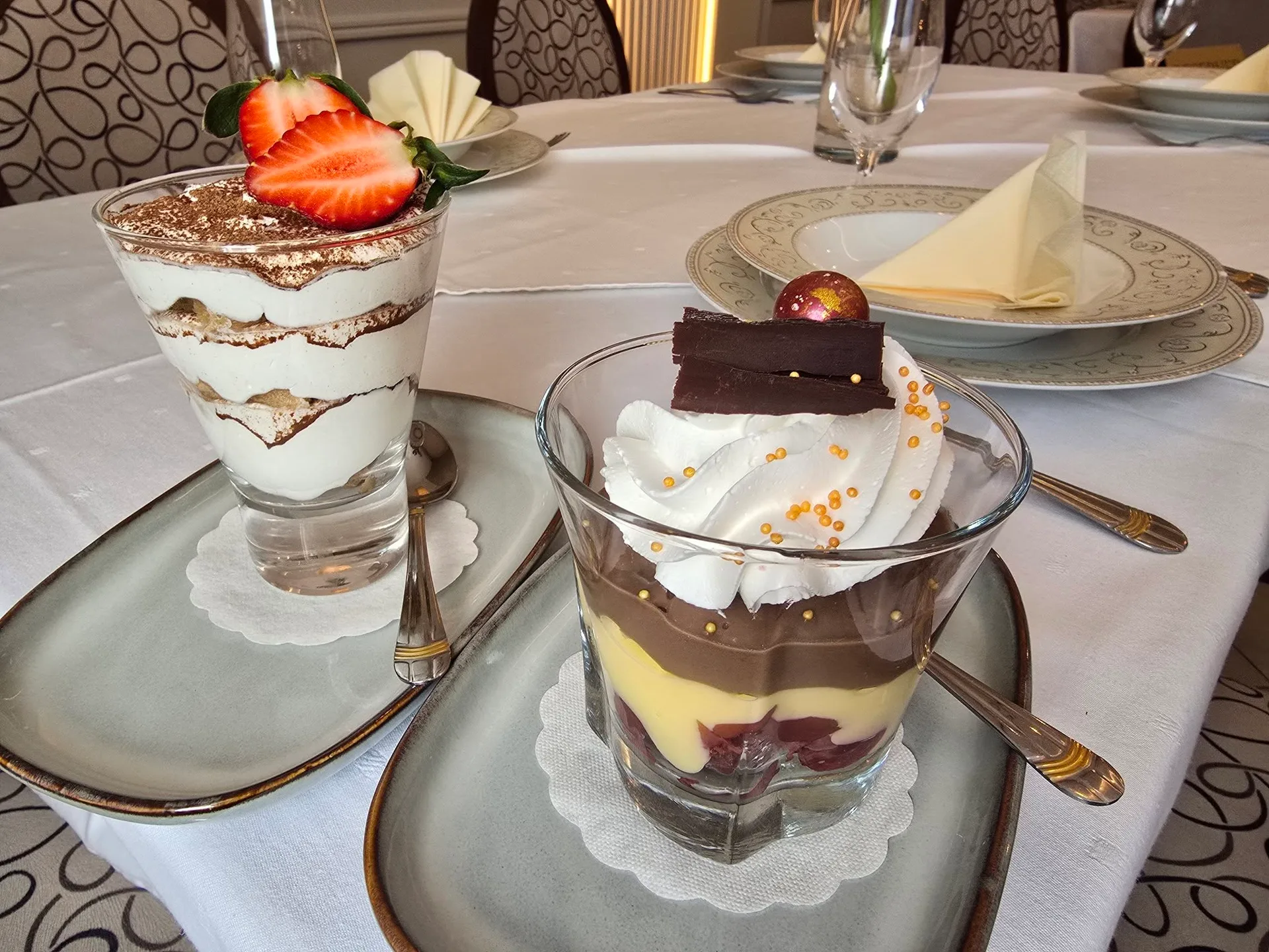 Tiramisu i krem dezert — povremeno u ponudi
