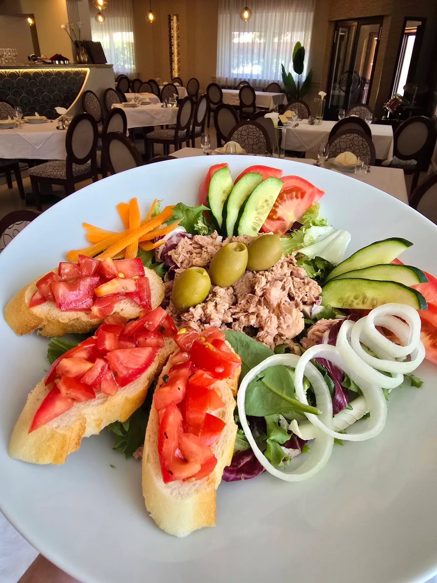 Salata sa tunjevinom